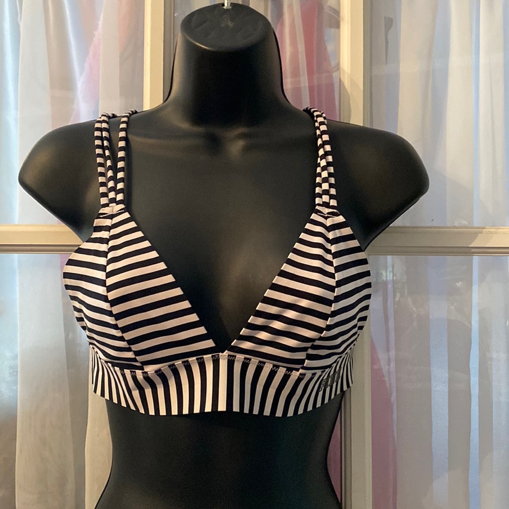 ! Pink Victoria’s Secret bra size S in great condition